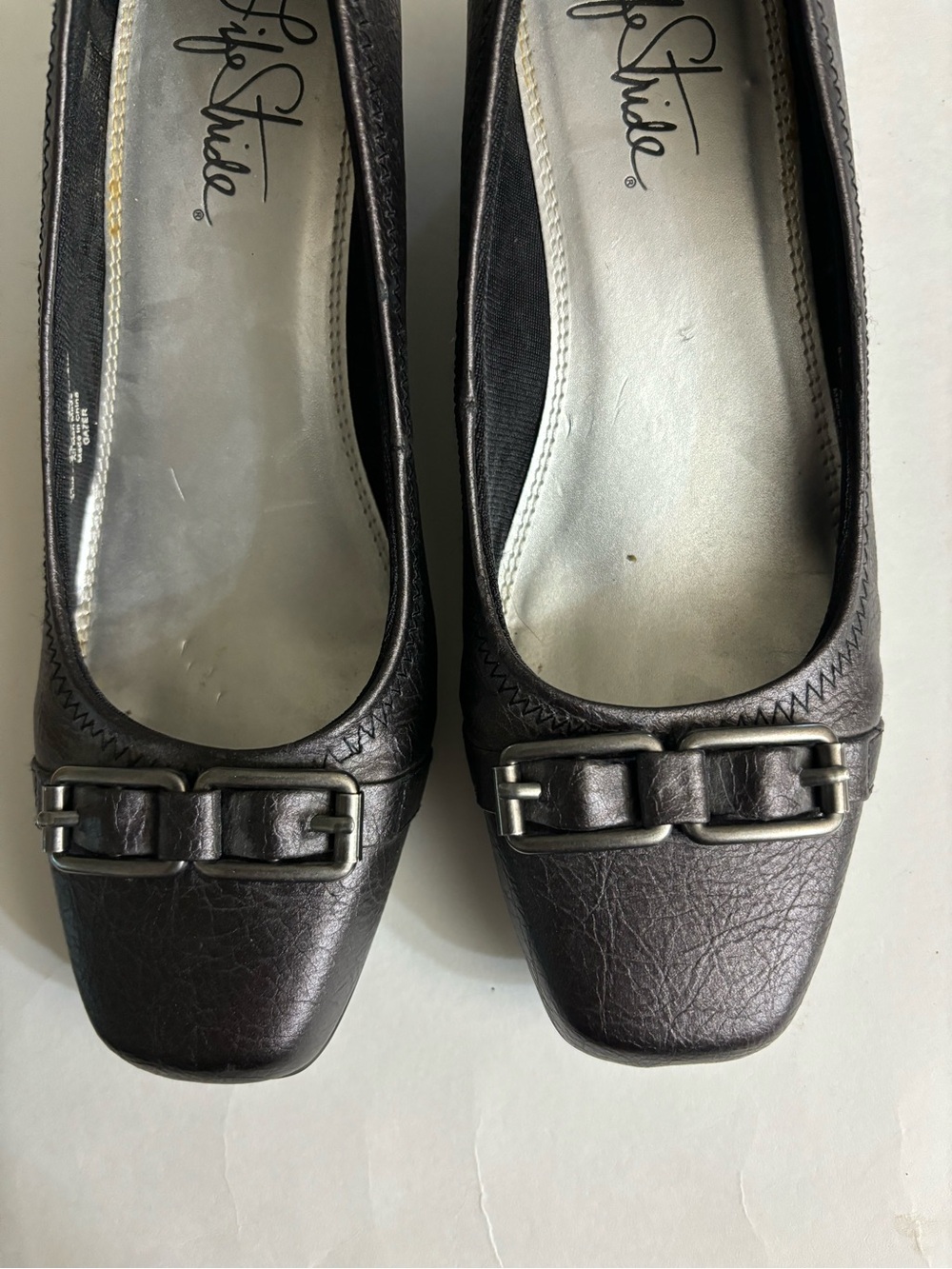 Life Stride Women’s Gray Leather Square-Toe Black Wedge Heels Size 8.5M - Picture 2 of 9